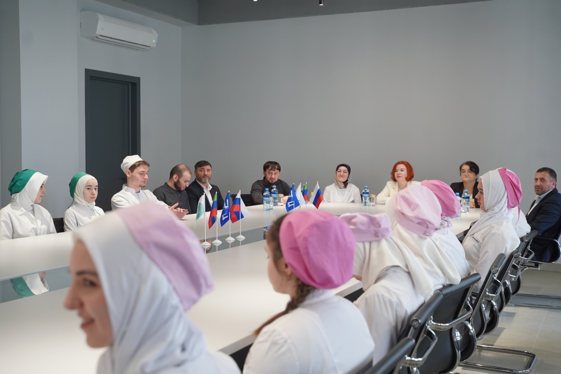 «Наш общий дом — Россия». В Махачкале говорили о единстве народов и роли молодёжи в будущем страны